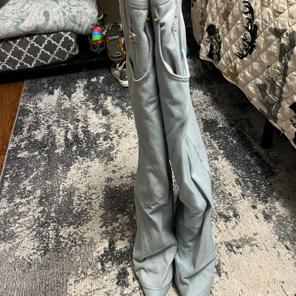 Elegant Light Blue Heeled Boots